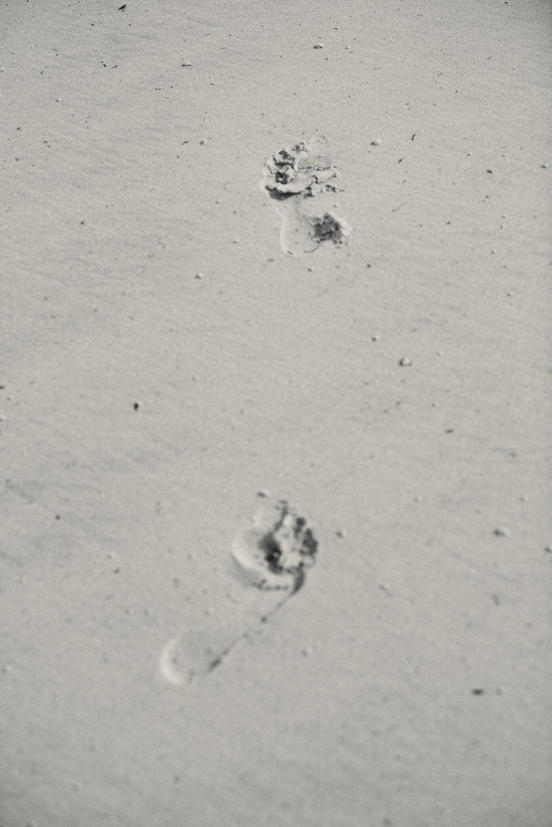 DaveBlake_BeachBW-Footprints-001.jpg
