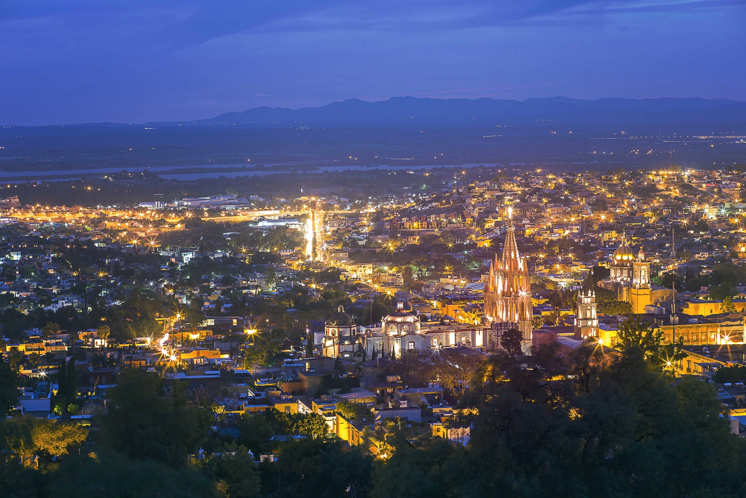 Day 93 - San Miguel de Allende, Guanajuato, Mexico Mexico is mostly visited by it's beautiful beaches and central cities like these are often overlooked so perhaps I shouldn't write about it to preserve its somewhat anonymity. Labeled a UNESCO site for its history, playing a big part in the Mexican Independence, and for its colonial buildings that date back to 1542, San Miguel is a gem of central Mexico. You will find great international restaurants as well as delicious Mexican food, beautiful art galleries, markets and will get lost walking the streets. A very tranquil town with beauty in every corner. 