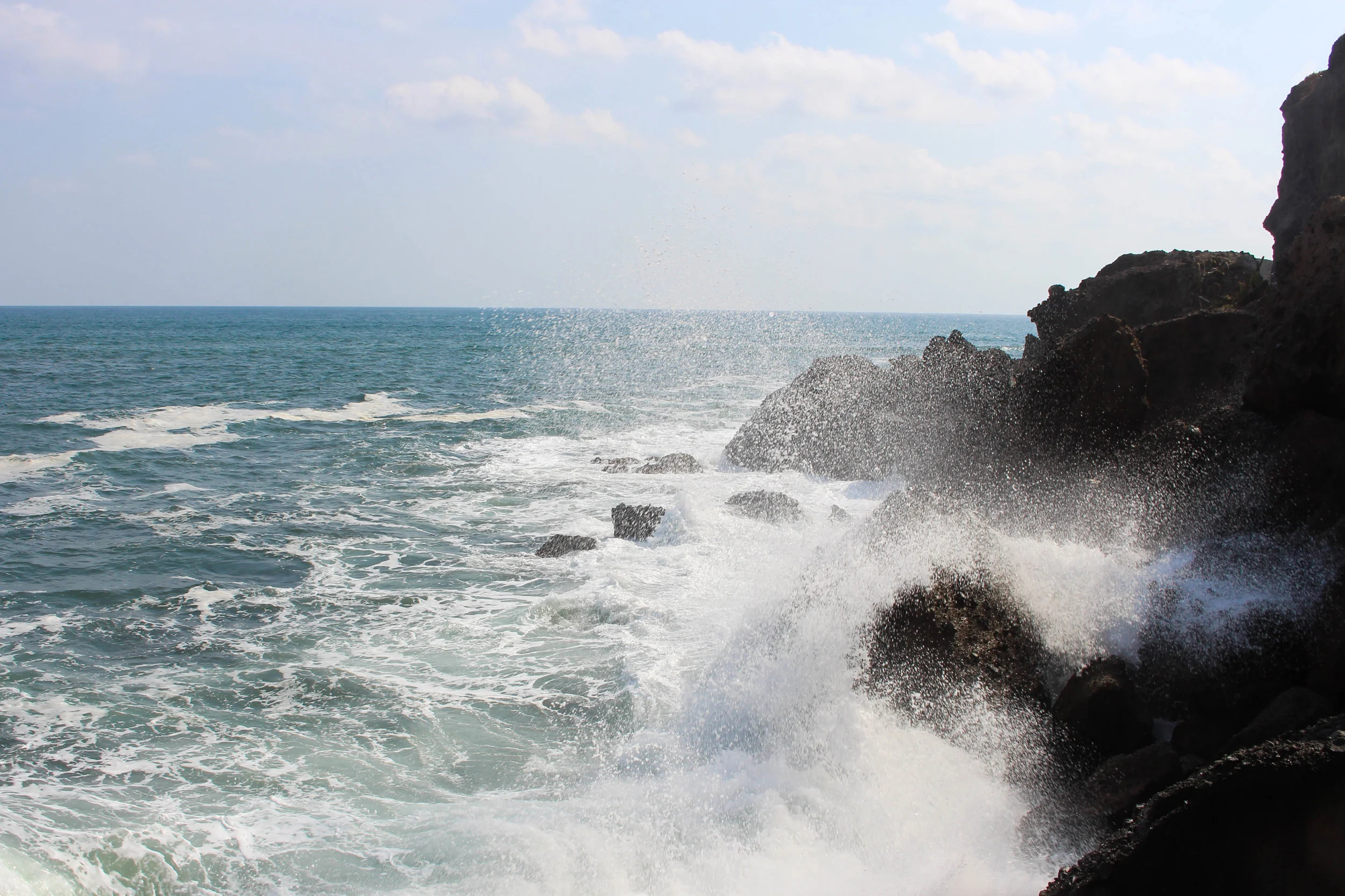 El tunco- rocks and waves splash molicules--NatalieNehlawi.jpg
