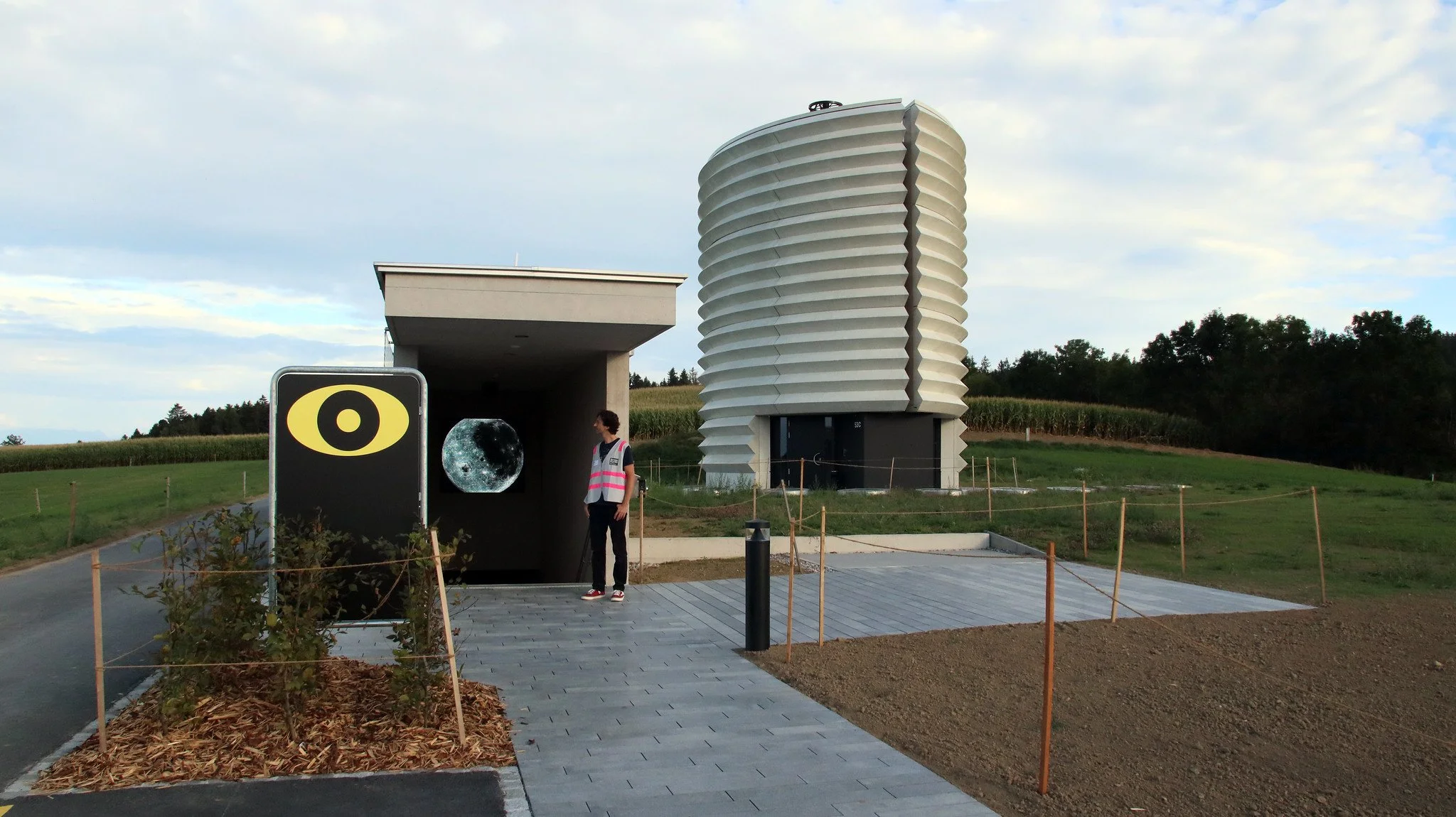 space_eye_entrance.jpg