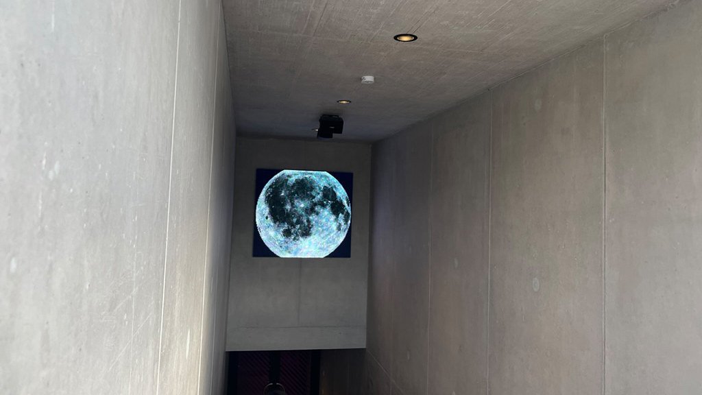 space_entrance_b.jpg
