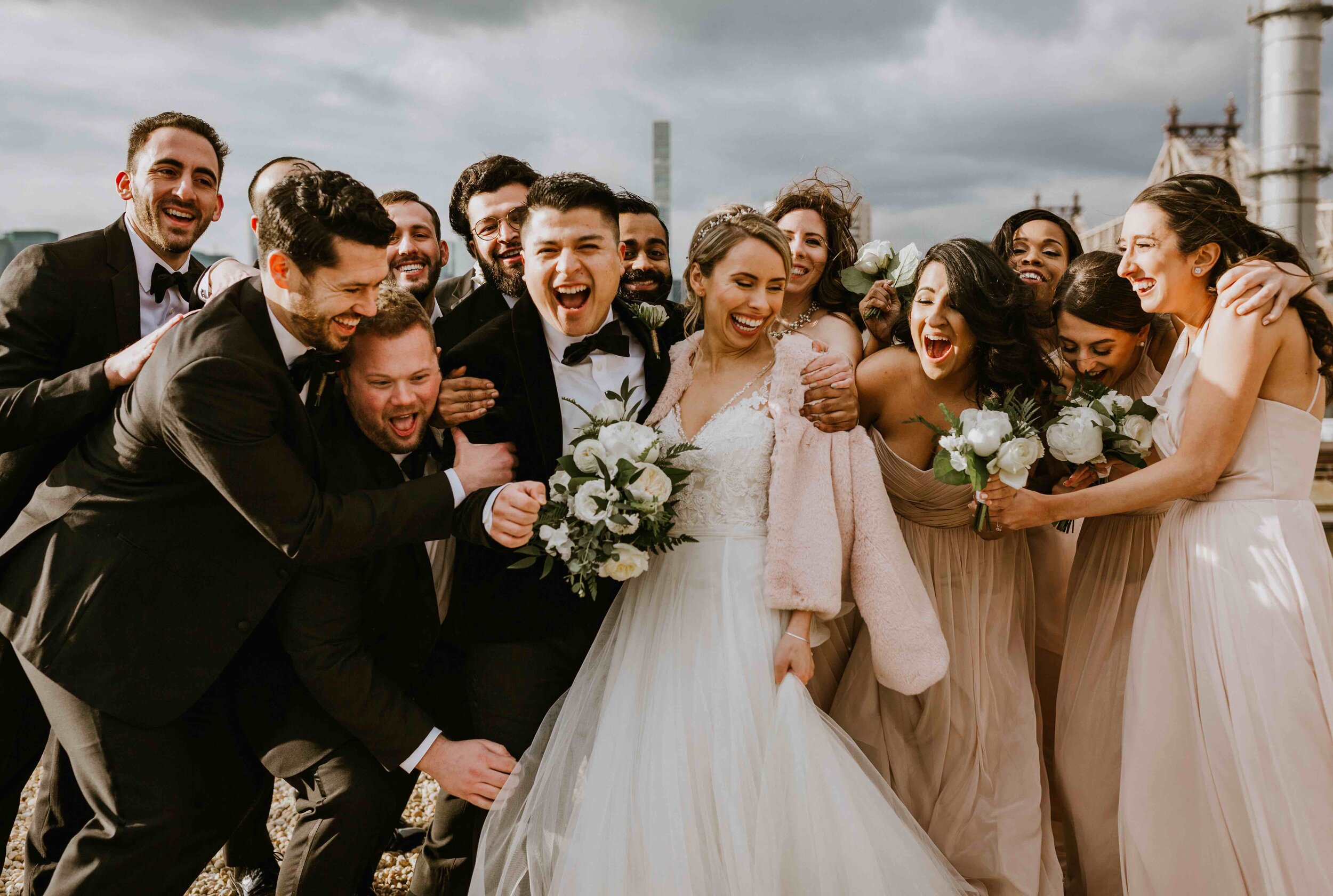 newly married couple poses with bridesmaids and groomsmen (Copy)