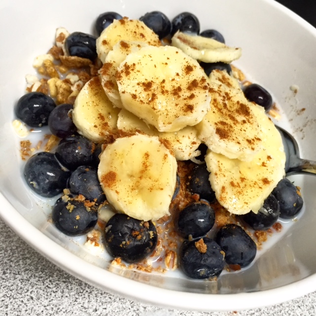 The carby goodness I consumed this morning after I didn't workout. Kasha GoLean + Ezekiel Almond cereal mixed, with blueberries, banana & cinnamon. 
