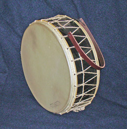 Middelaldetromme af PJ-Percussion (Danmark). Tabor by PJ-Percussion (Denmark).