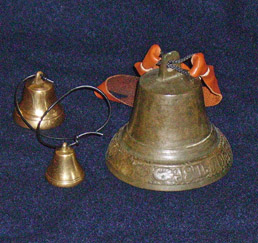 Klokker. Små fra Morells Metallgjuteri (Sverige). Stor: Antik russisk. Bells. Smal from Morells Metallgjuteri Sweden). Big: Antique Russian