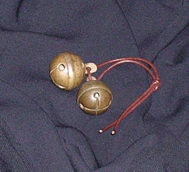 Antikke estiske bronzebjælder. Antique bronze pellet bells from Estonia
