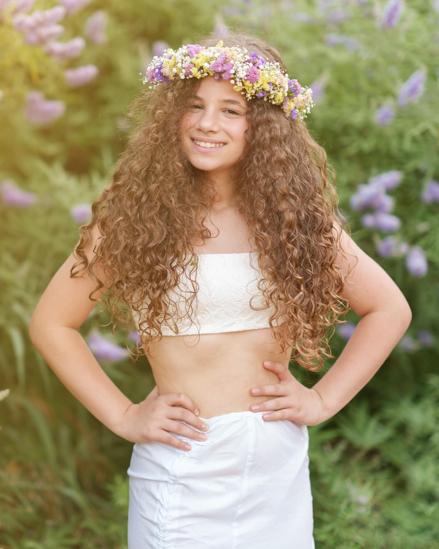 Be Yourself. Be Unique. The lovely Roni in a Bat-Mitzvah portrait session. 
.
.
.
#kidsportrait #kidsfashion #batmitzvah #outdoorportraits #happiness #warmtones
