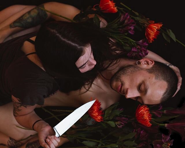 Sweet dreams lover. I took these photos for painting references and they turned out better than I expected as photographs. To see more of my paintings go to @shemakesart .
.
.
.

#photography #fantasy #stabstab #beauty #portrait #canon #fairytale