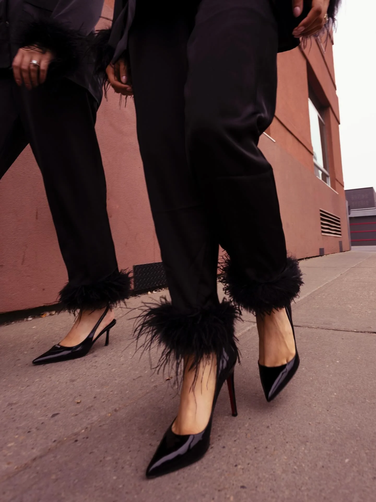 Procrastiposting these gorgeous soon to be famous podcast girlies - check out @silksocietypodcast on Spotify 🥂