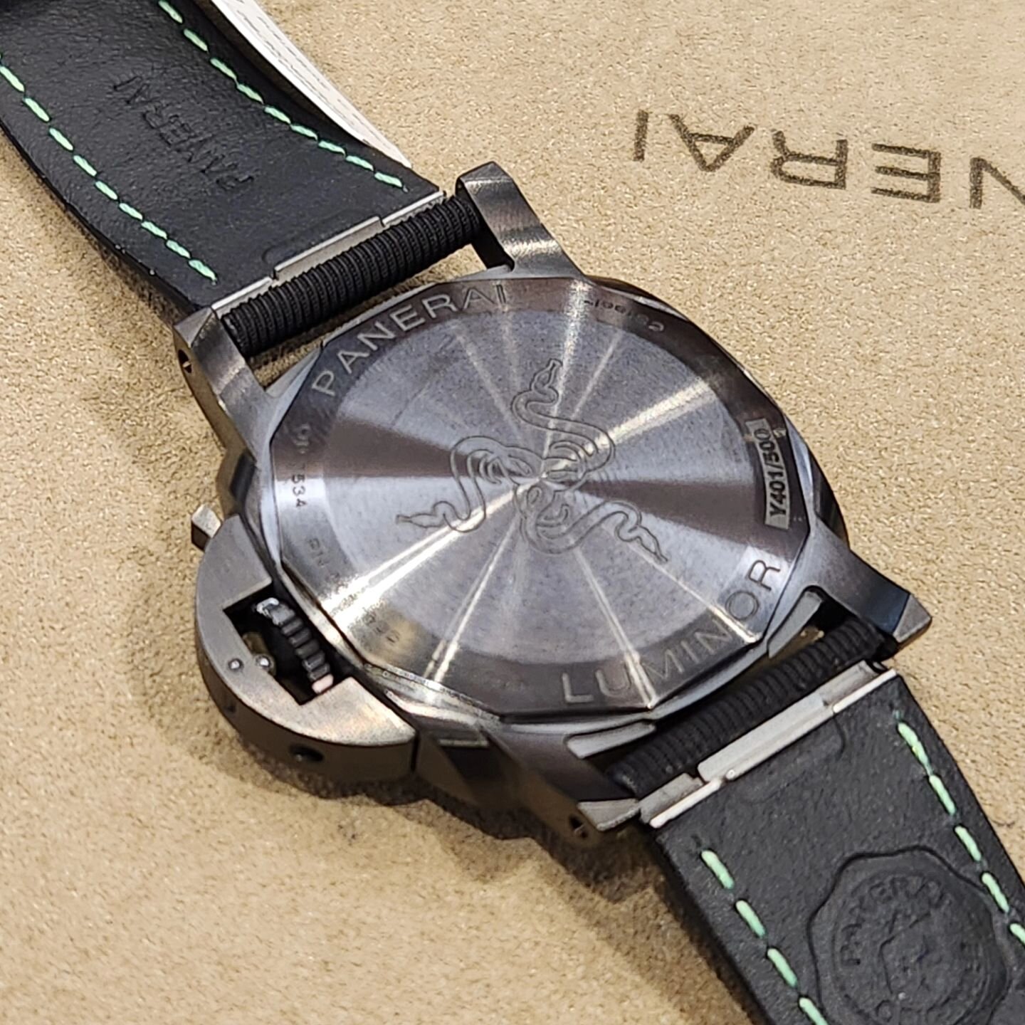 Wow @razer and @panerai collaboration is not what I expected to see when I was looking at some of the models. Have to say, the green looked great on this Luminor.
