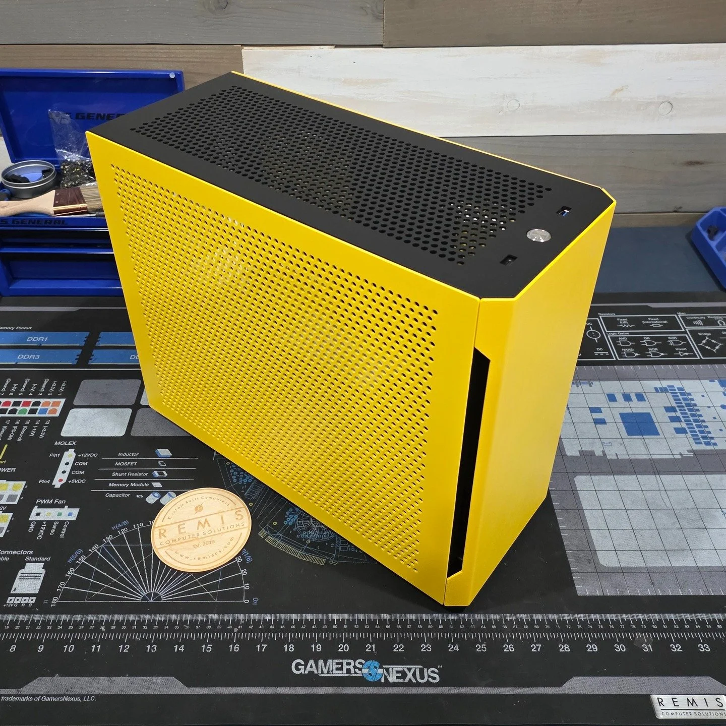 Normally I share a build after it is stress tested but I am excited to share this one in the unreleased @sligercases S640. To my understanding it will be available to ship in Feb in Black or White. This unit was custom powder coated to be used on a j