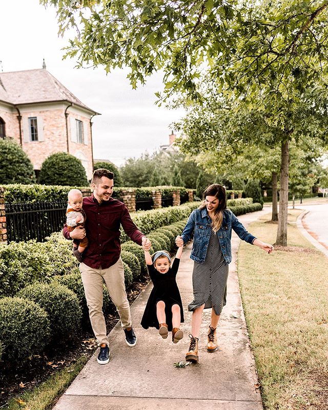 Thankful for sweet photographer friends with amazing talent! Our own family photos brought to you by @katycoxphoto !!
&bull;
In case you didn&rsquo;t know, this is me and my little fam, Logan, Remi + Theo. We live in The Woodlands, Texas and finally 