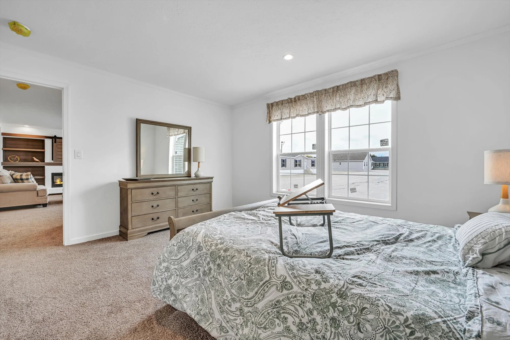 09-primary bedroom.jpg