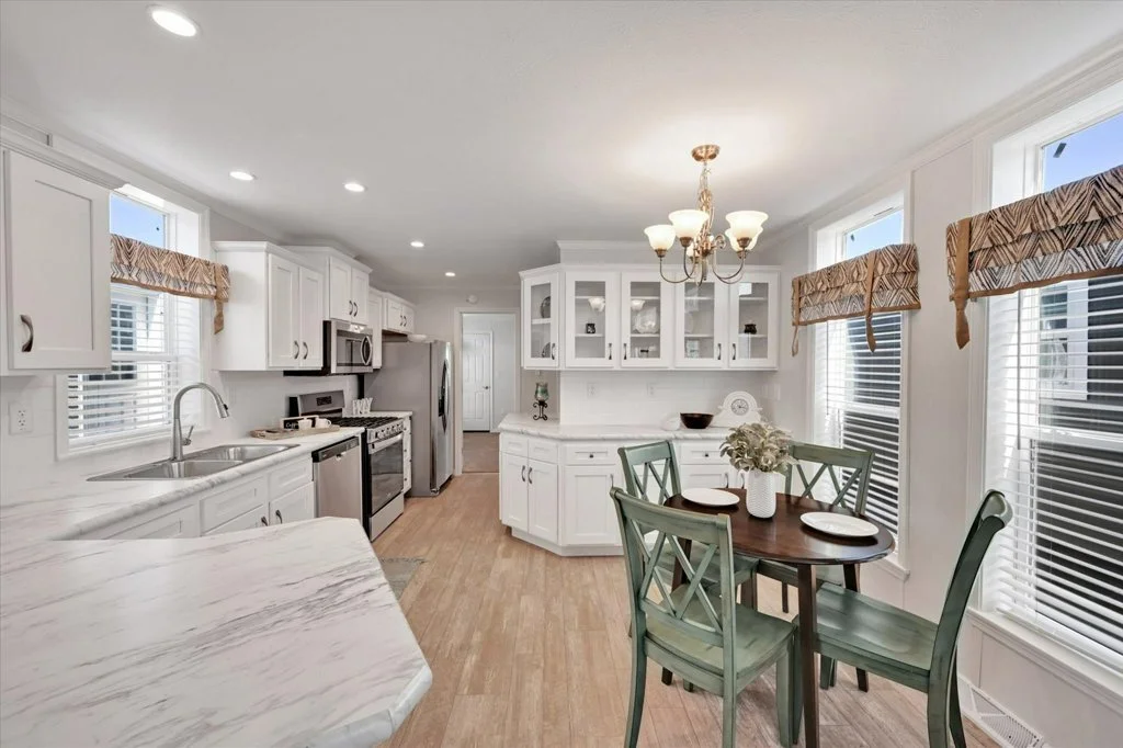 008-08-Kitchen_m.jpg