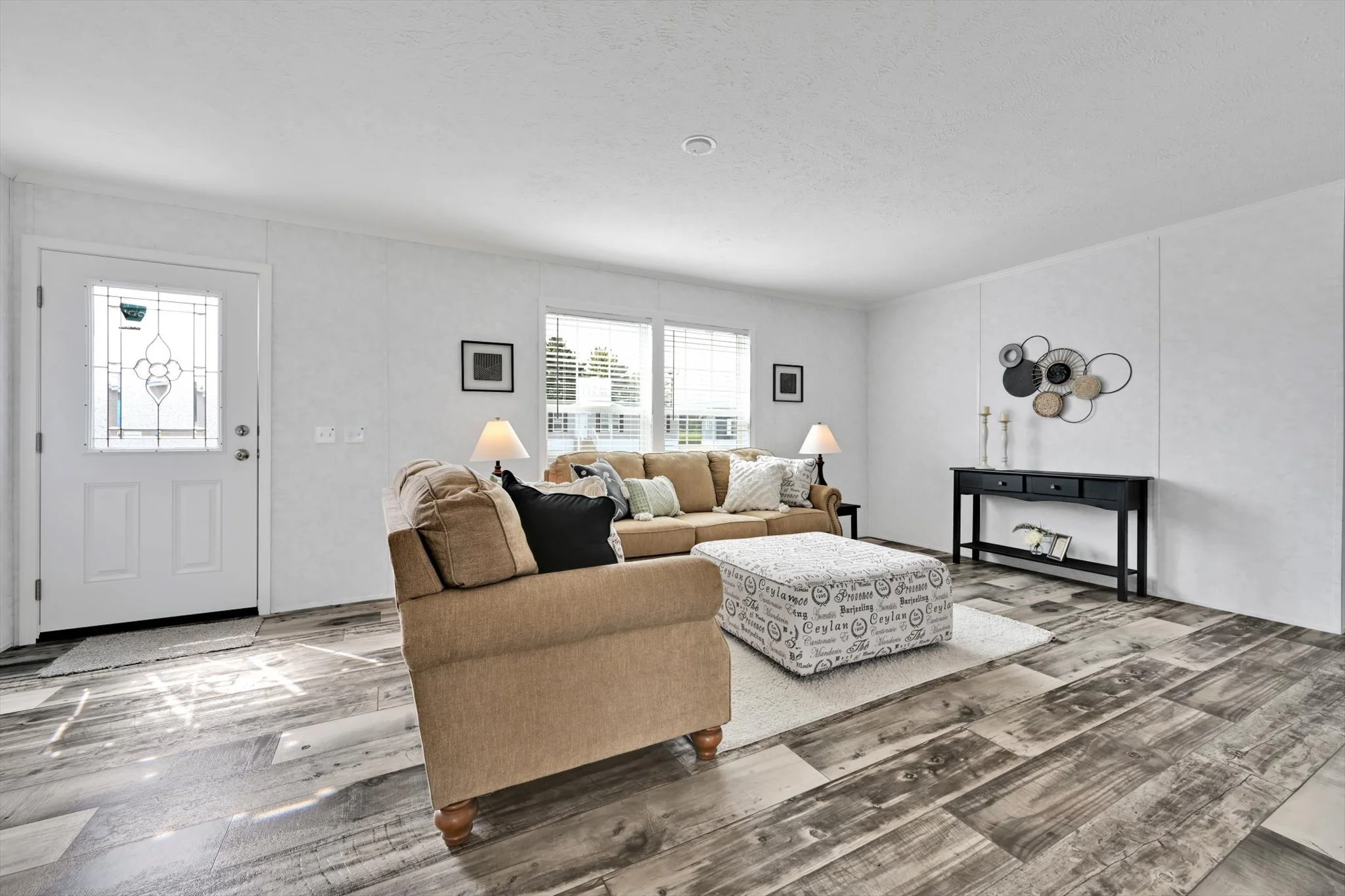 09-Living Room.jpg
