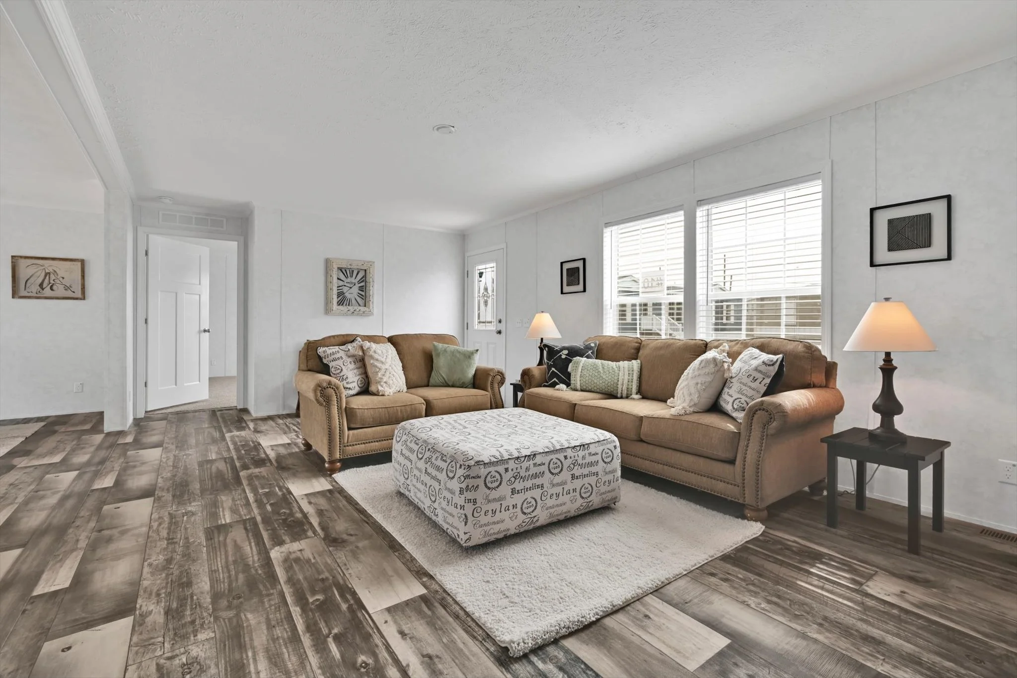 10-Living Room.jpg