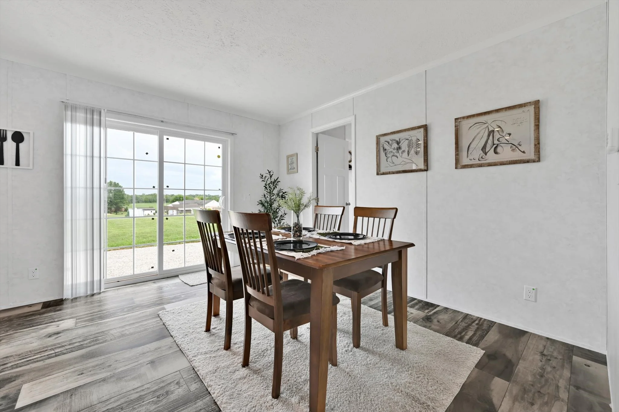 12-Dining Room.jpg