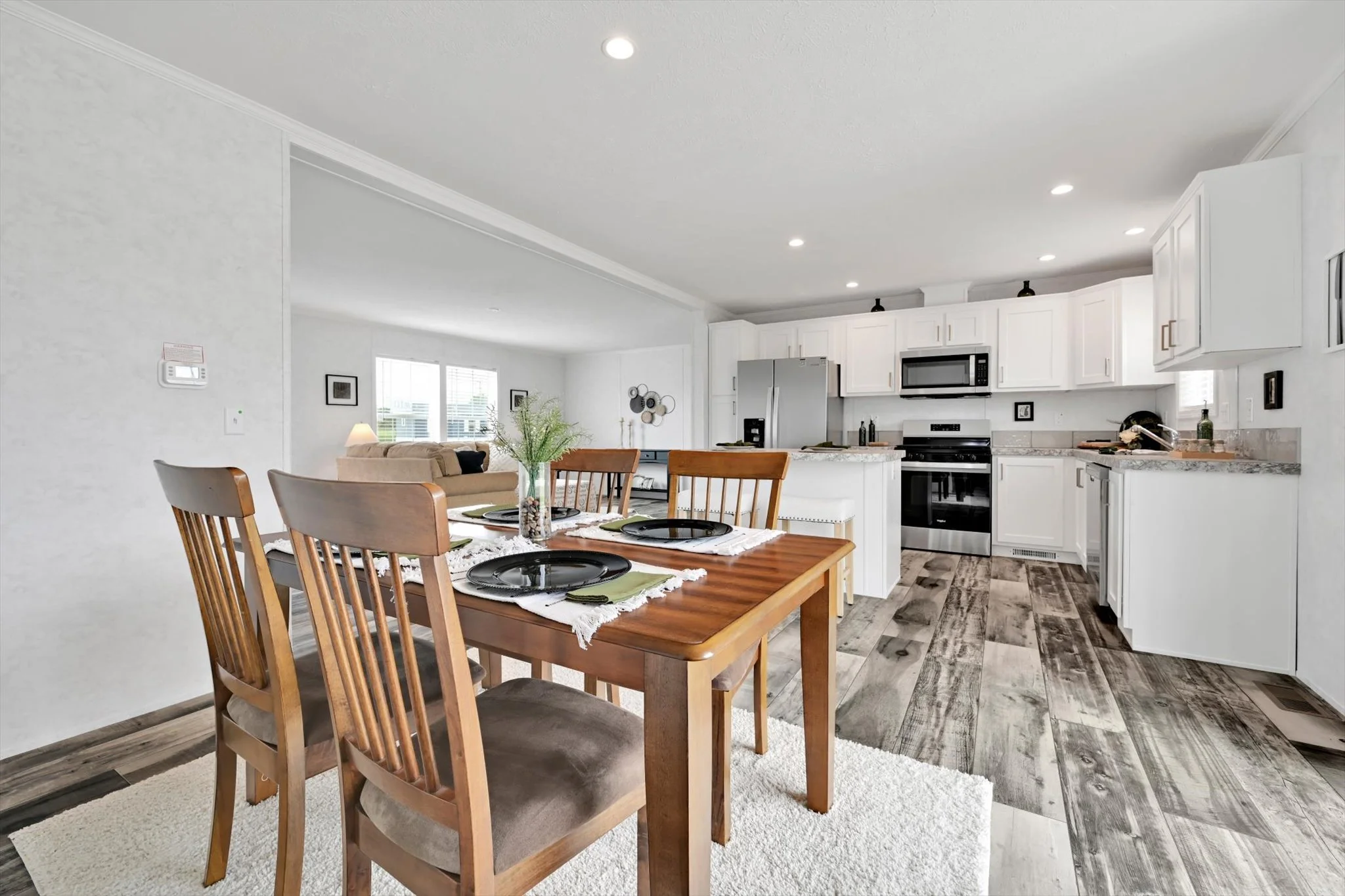 13-Dining Room.jpg