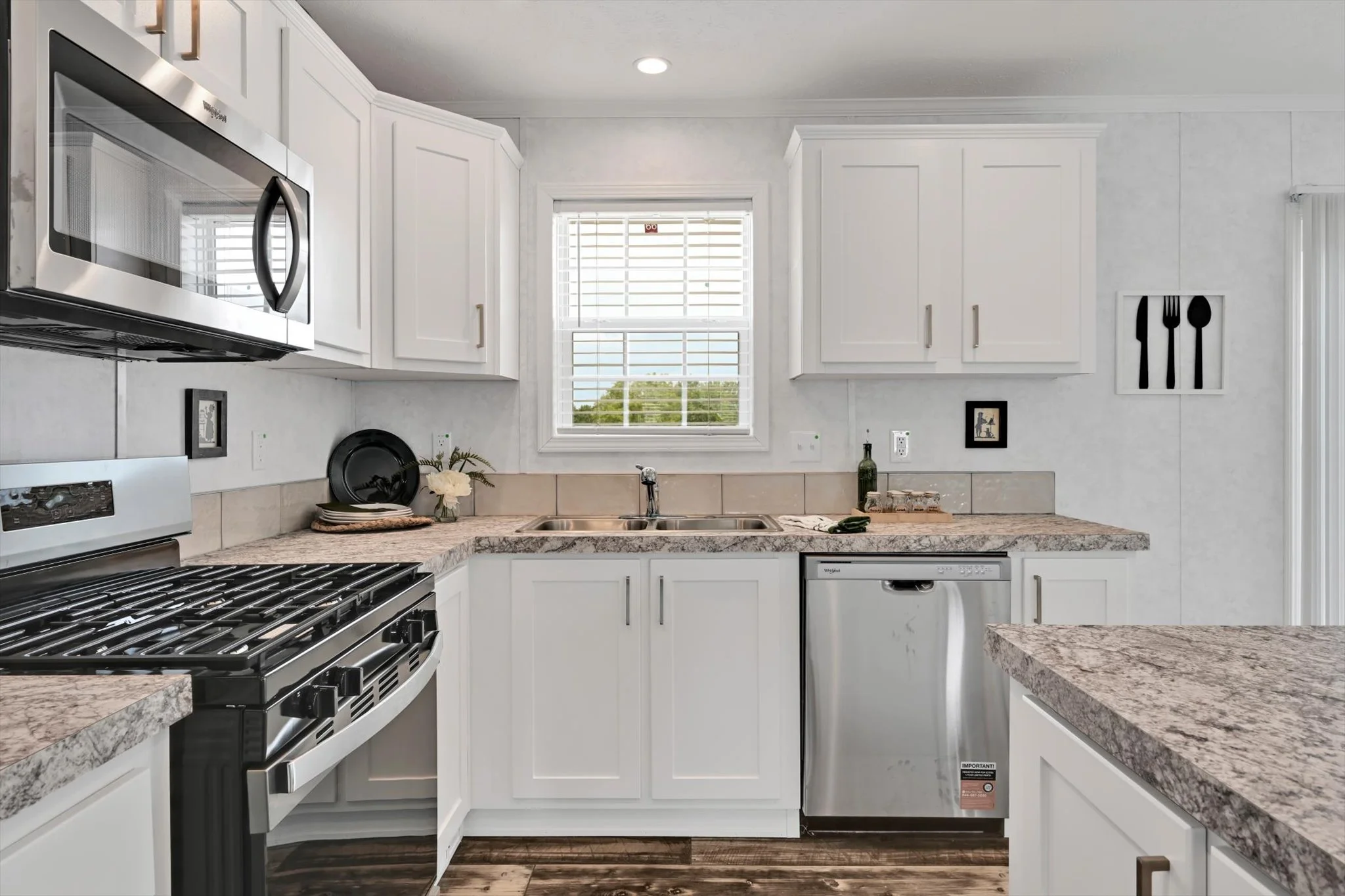 15-Kitchen.jpg