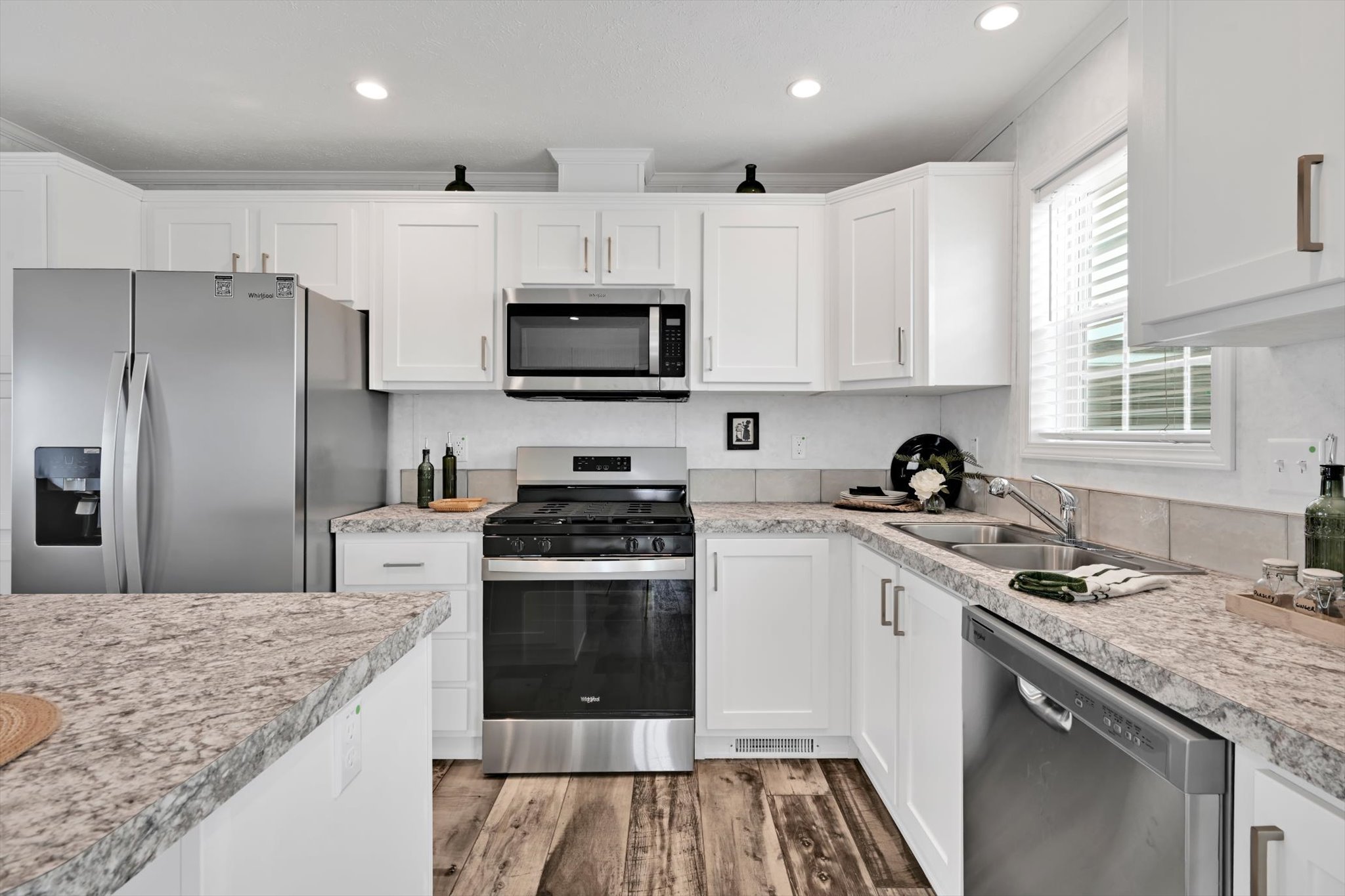 16-Kitchen.jpg
