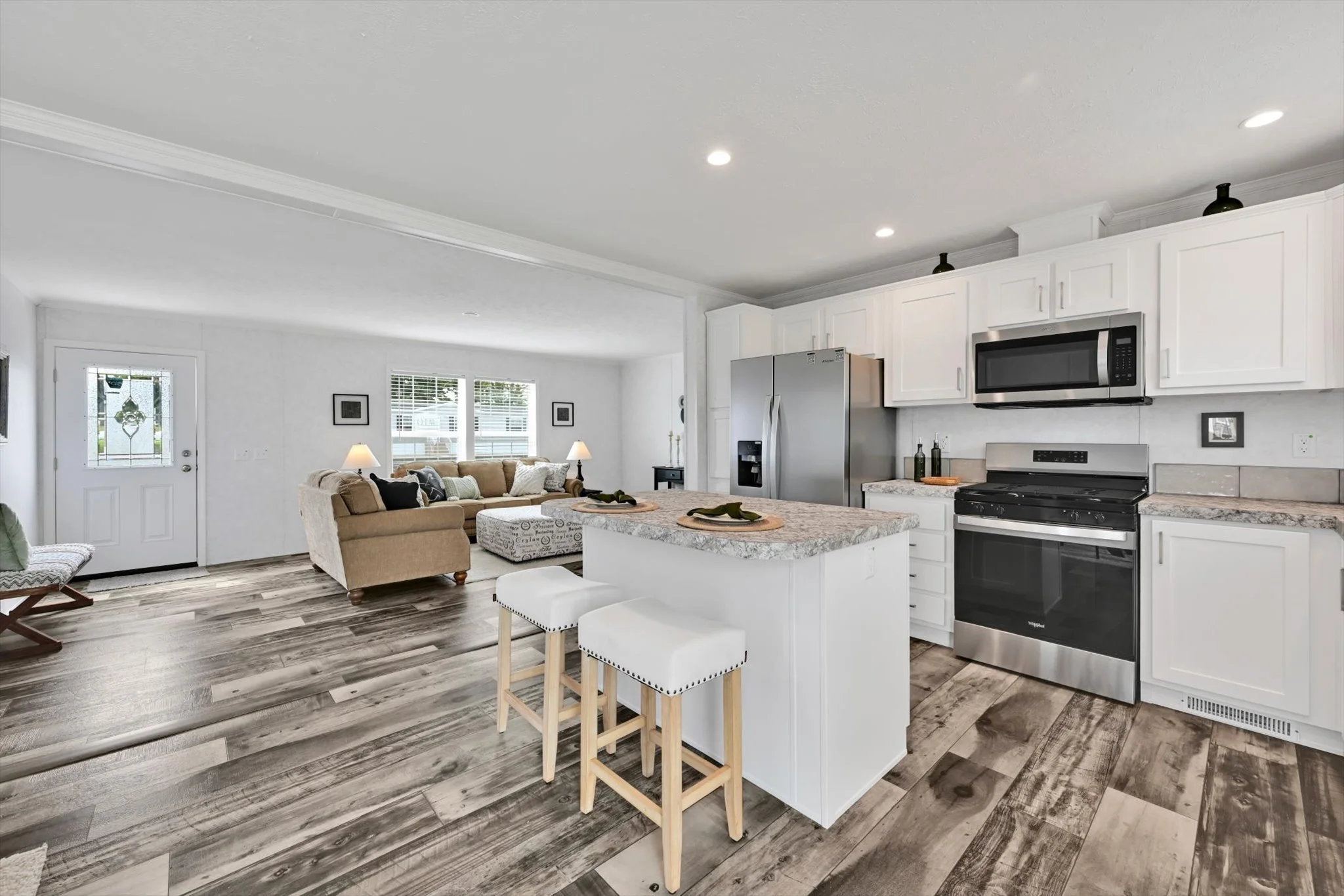 17-Kitchen.jpg