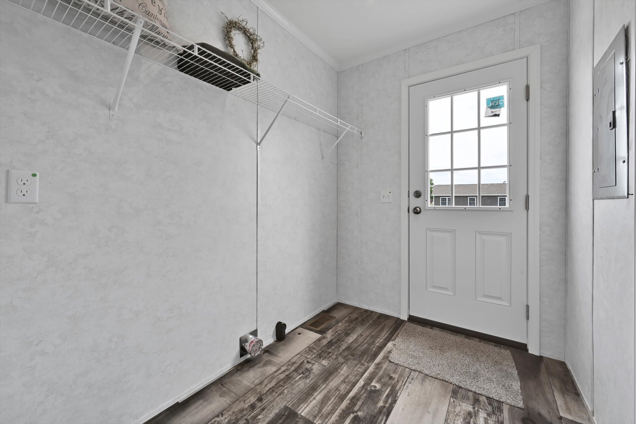 20-Laundry Room.jpg