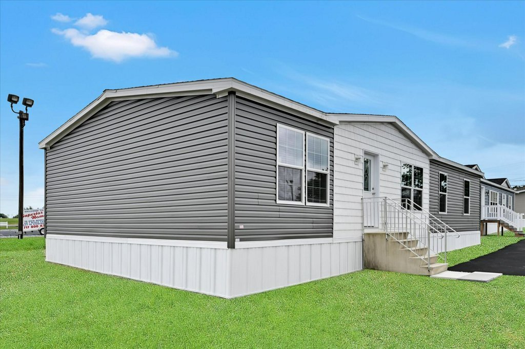 006-06-Exterior Front_m.jpg