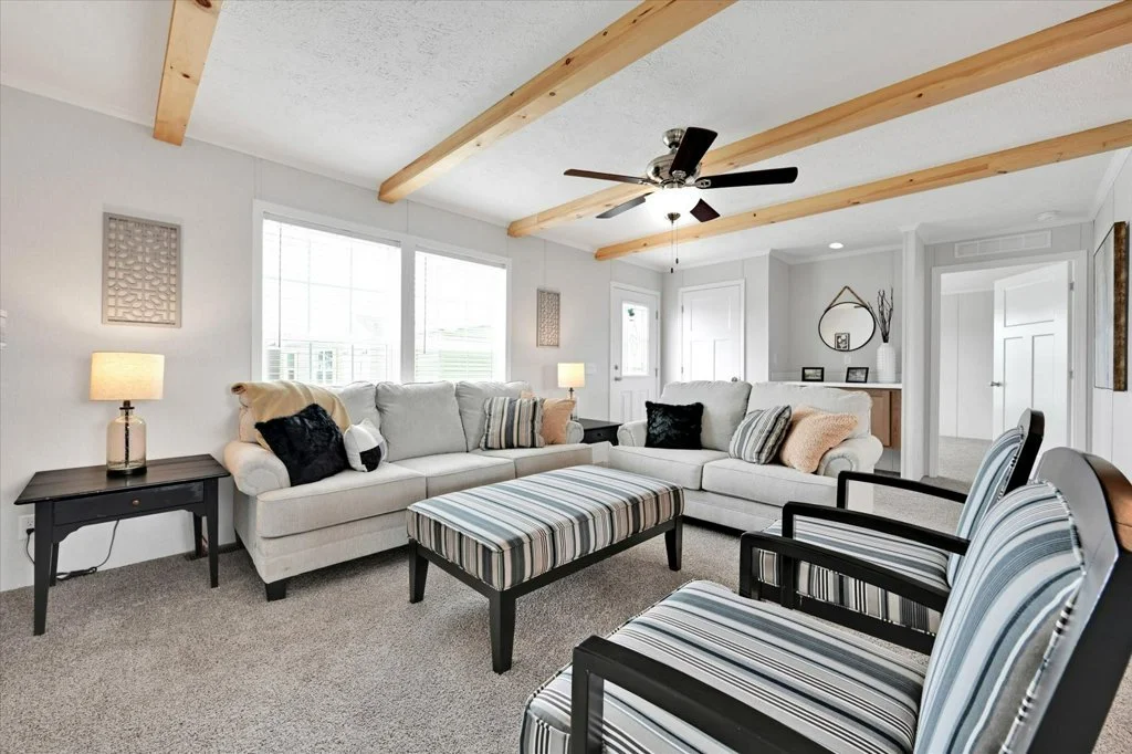 011-11-Living Room_m.jpg