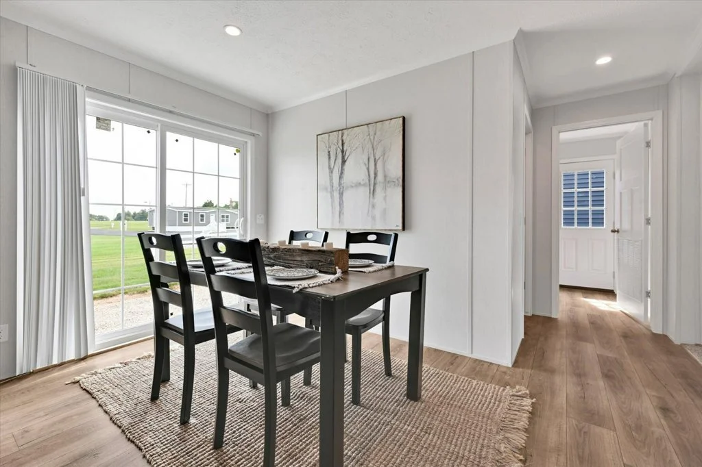 013-13-Dining Room_m.jpg