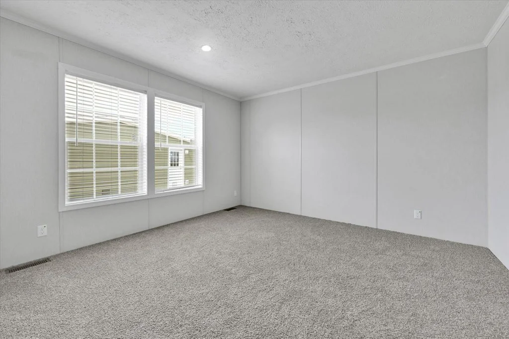 024-24-Primary Bedroom_m.jpg