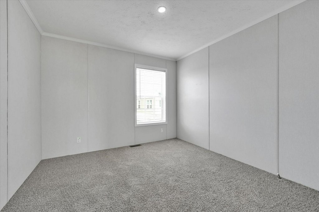 028-28-Bedroom_m.jpg