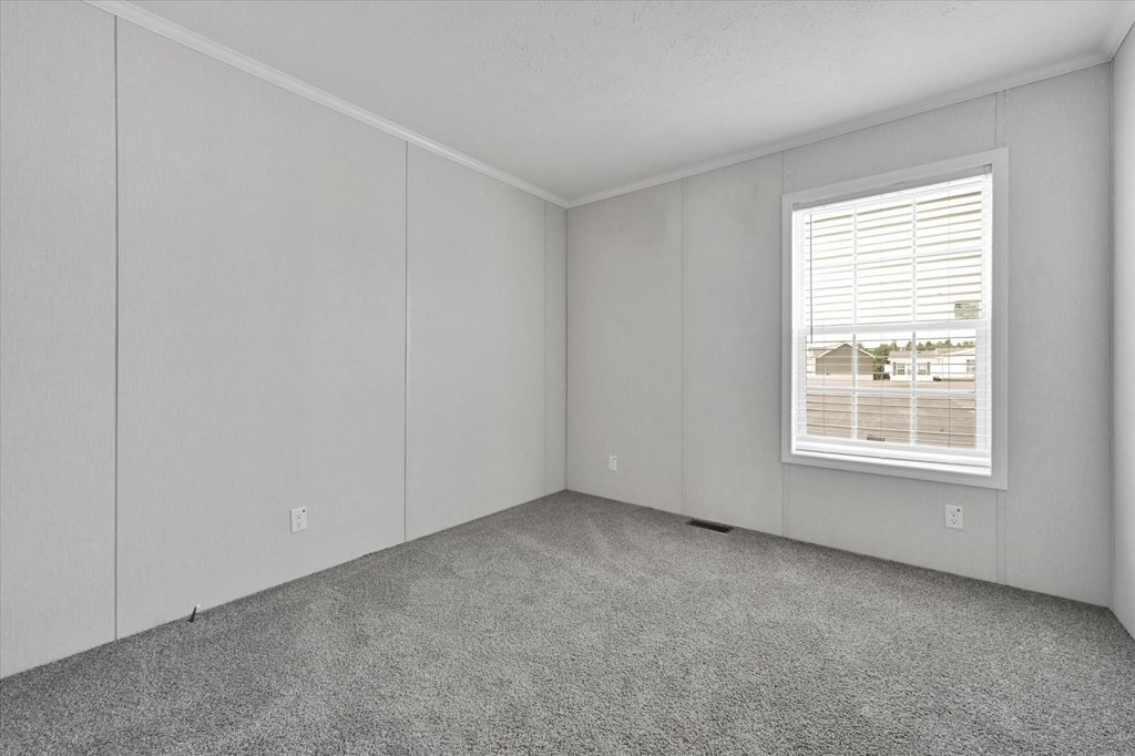 030-30-Bedroom_m.jpg