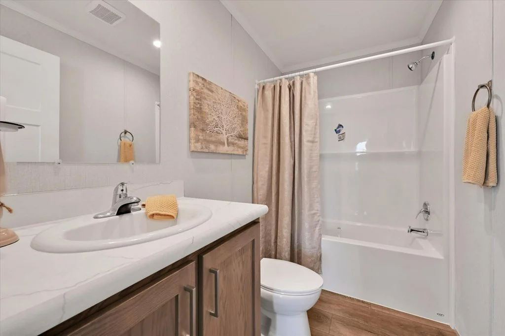 032-32-Bathroom_m.jpg