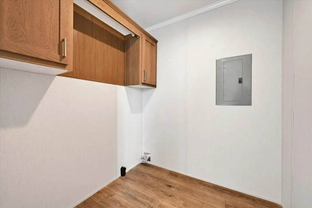 033-33-Laundry Room_m.jpg