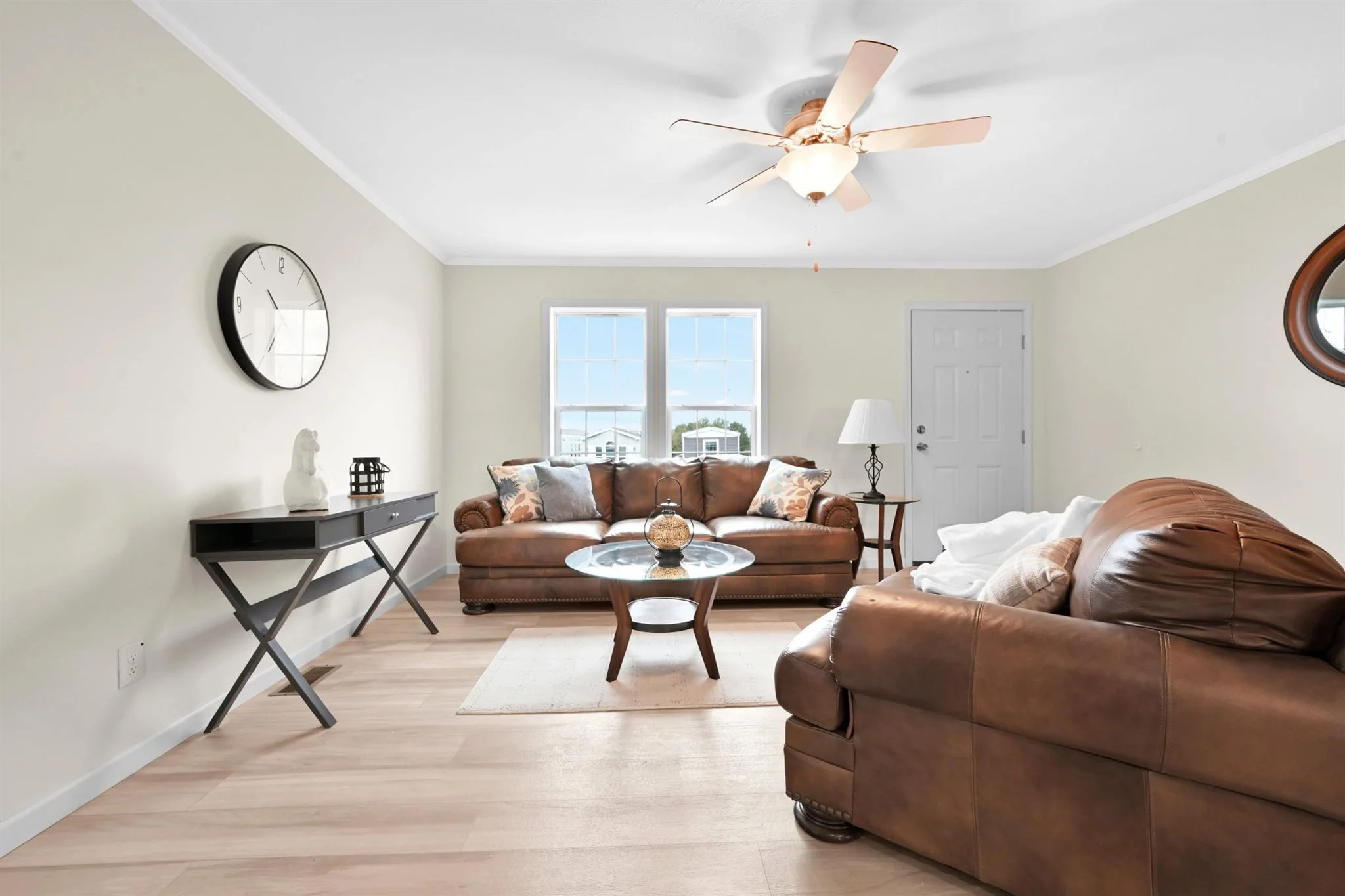 04-Living Room.jpg