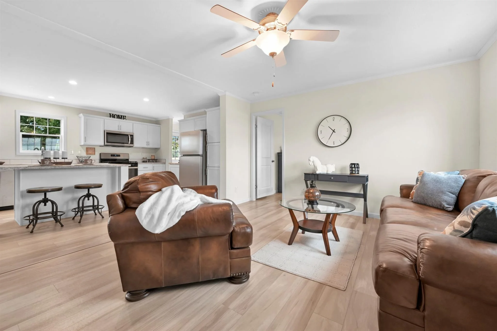 06-Living Room.jpg