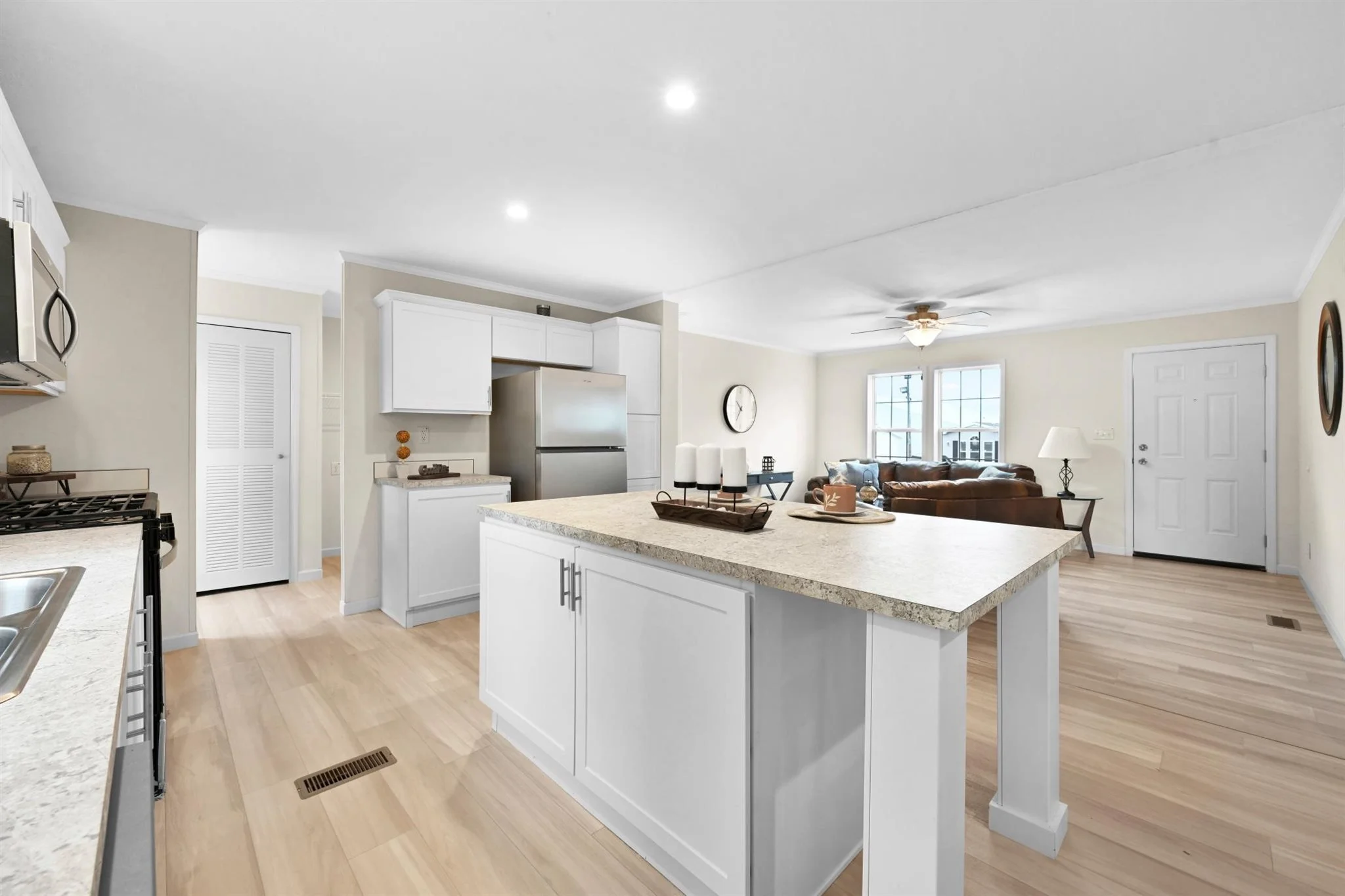13-Kitchen.jpg