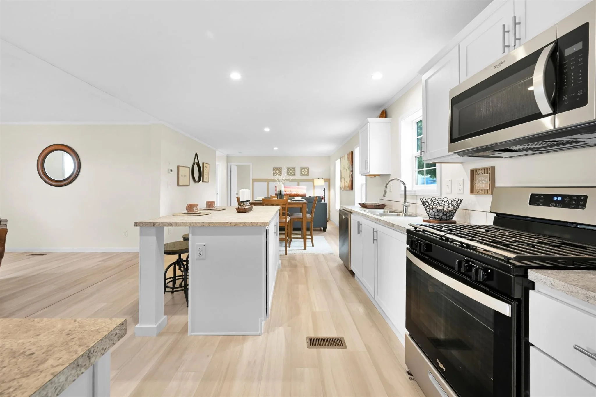 14-Kitchen.jpg