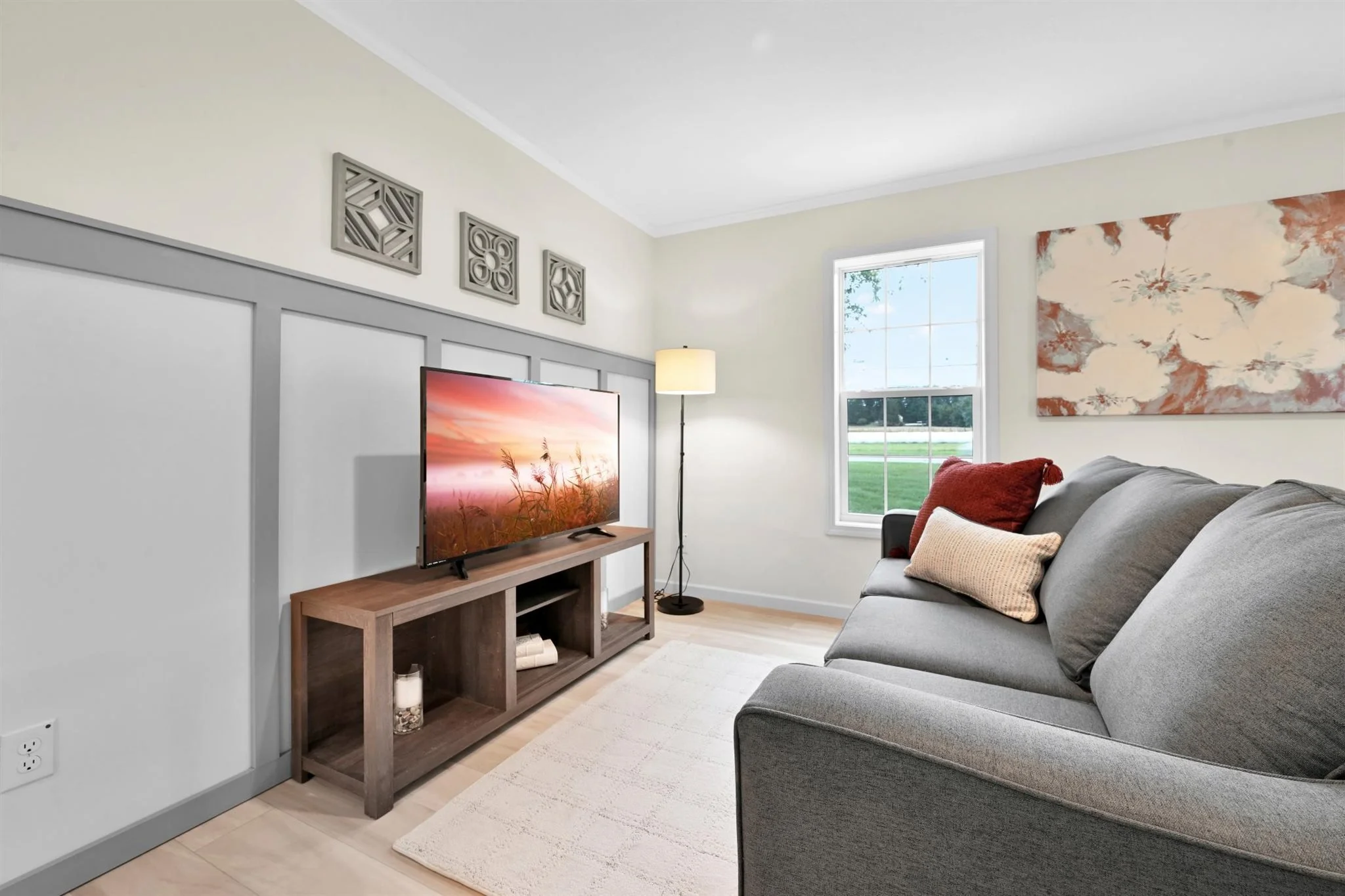16-Family Room.jpg