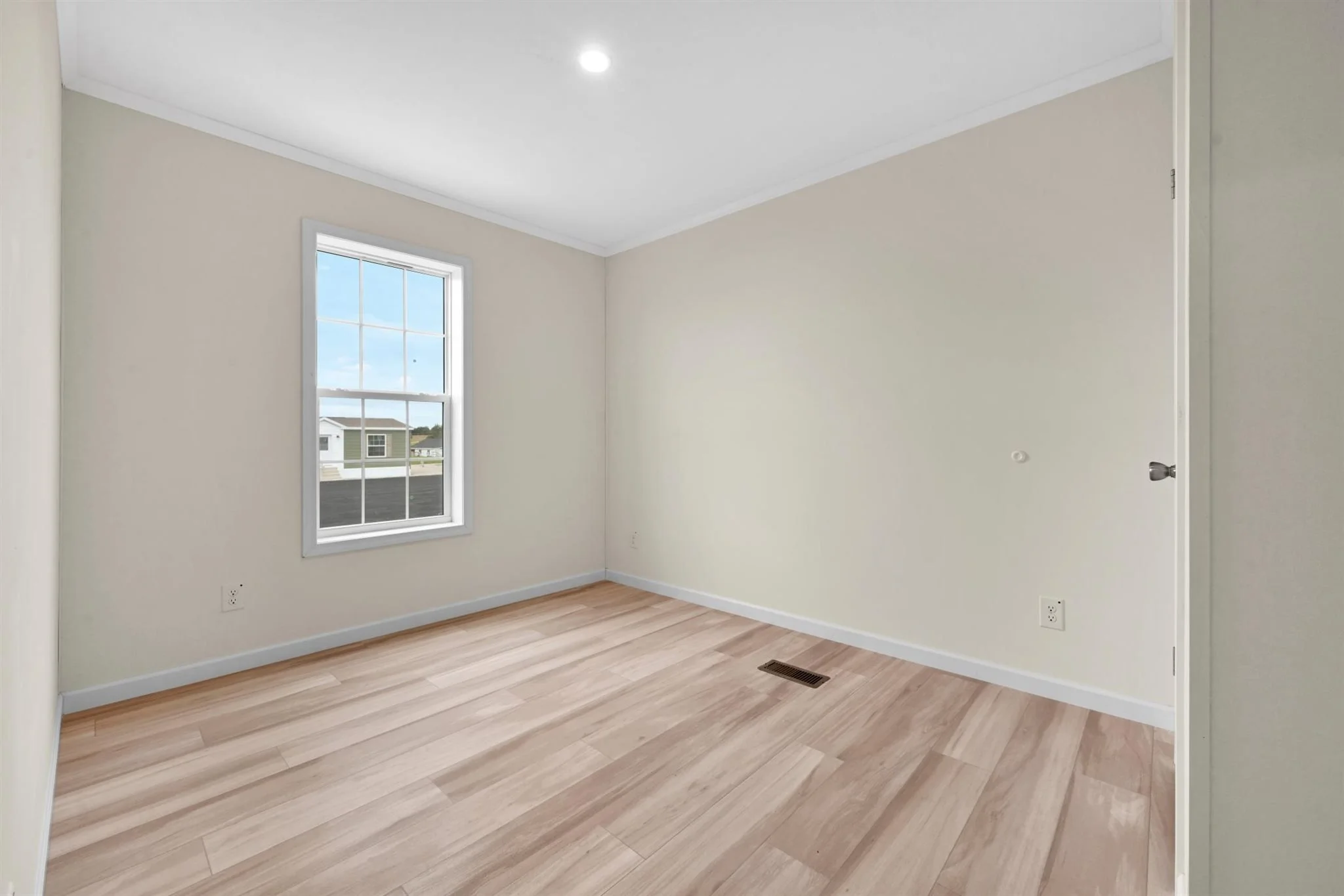 24-Bedroom.jpg