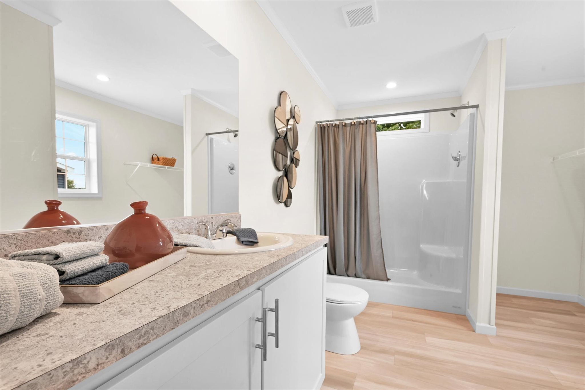 25-Bathroom.jpg