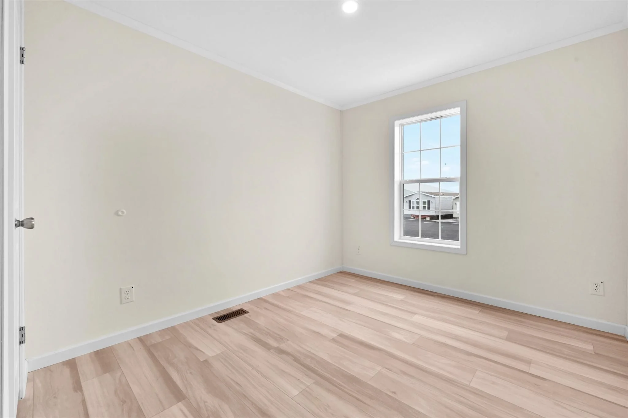 26-Bedroom.jpg