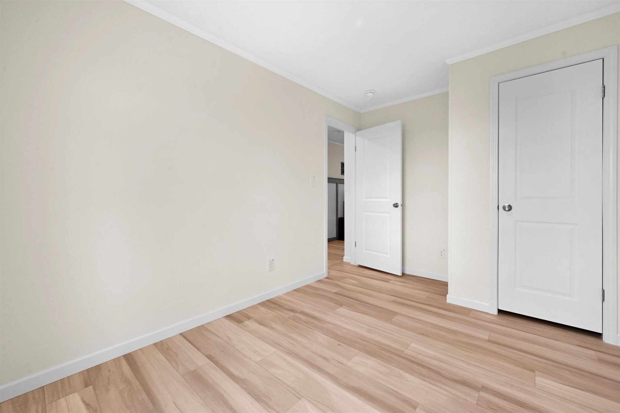 27-Bedroom.jpg