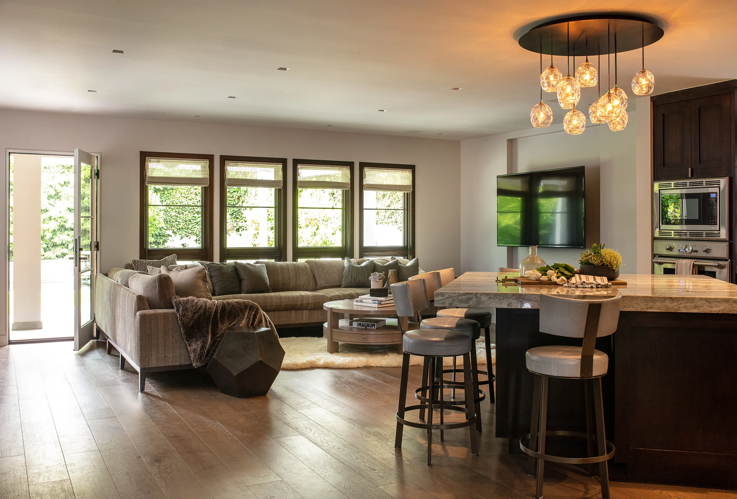 KITCHEN & FAMILY ROOM