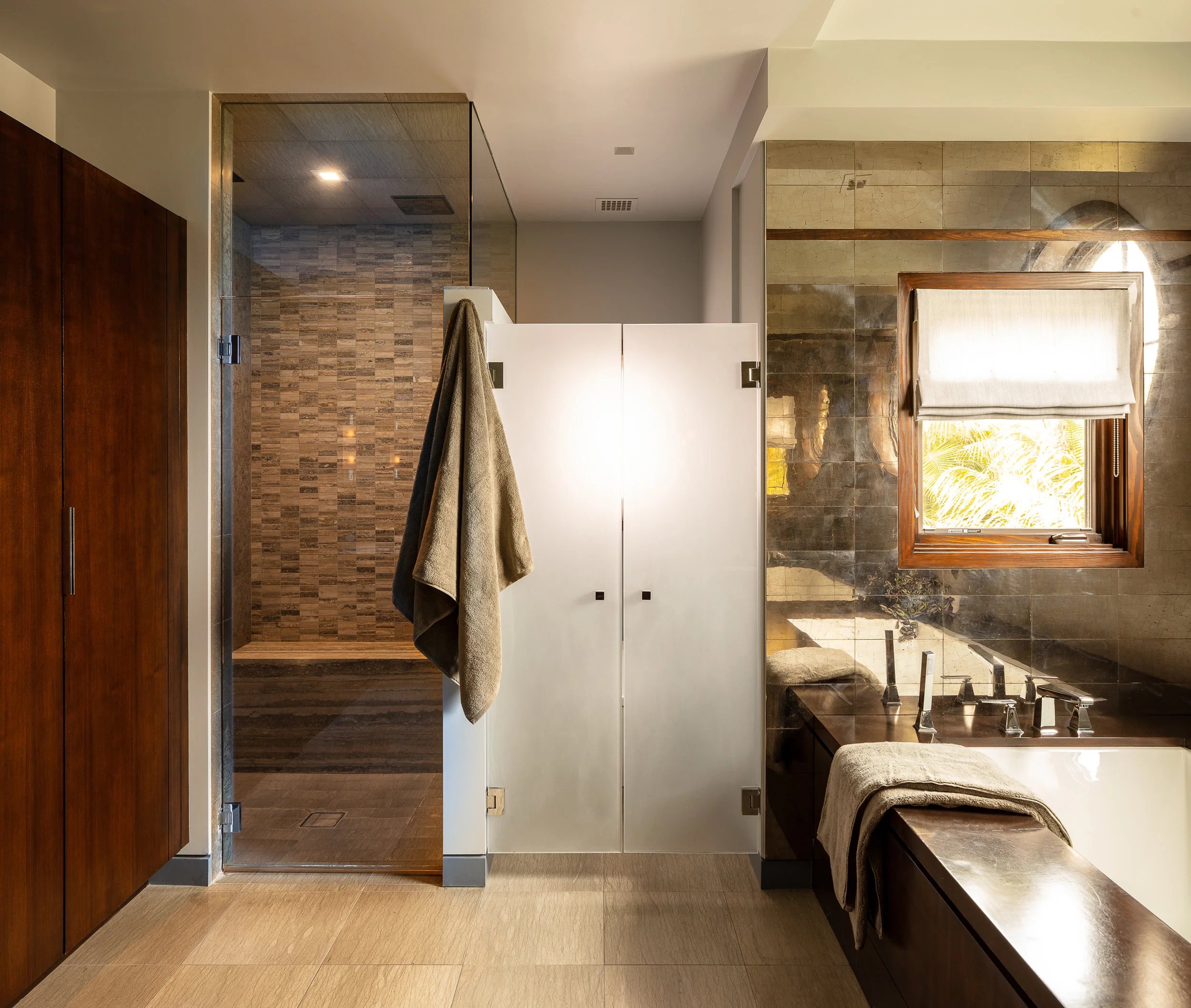 DISCRETE WATERCLOSET