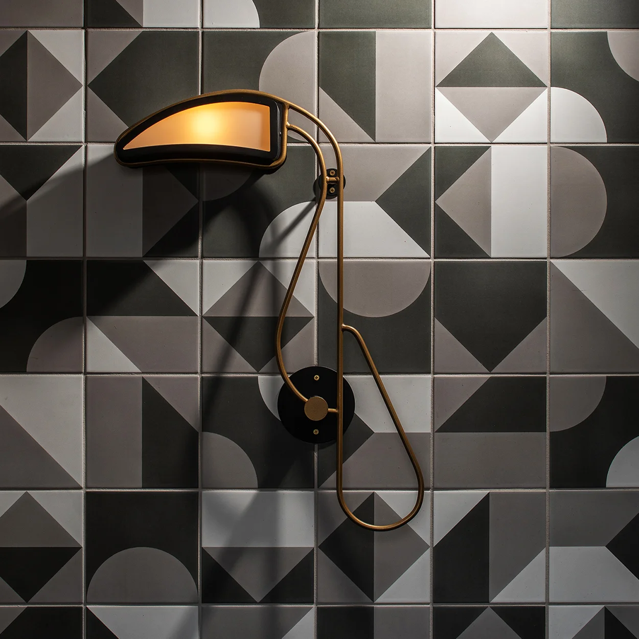SECTIONAL EDITORIAL CUBE IMAGE_1250px X 1250px_0000_M-bird---Bathroom-Entry-Tile-and-Bird.jpg