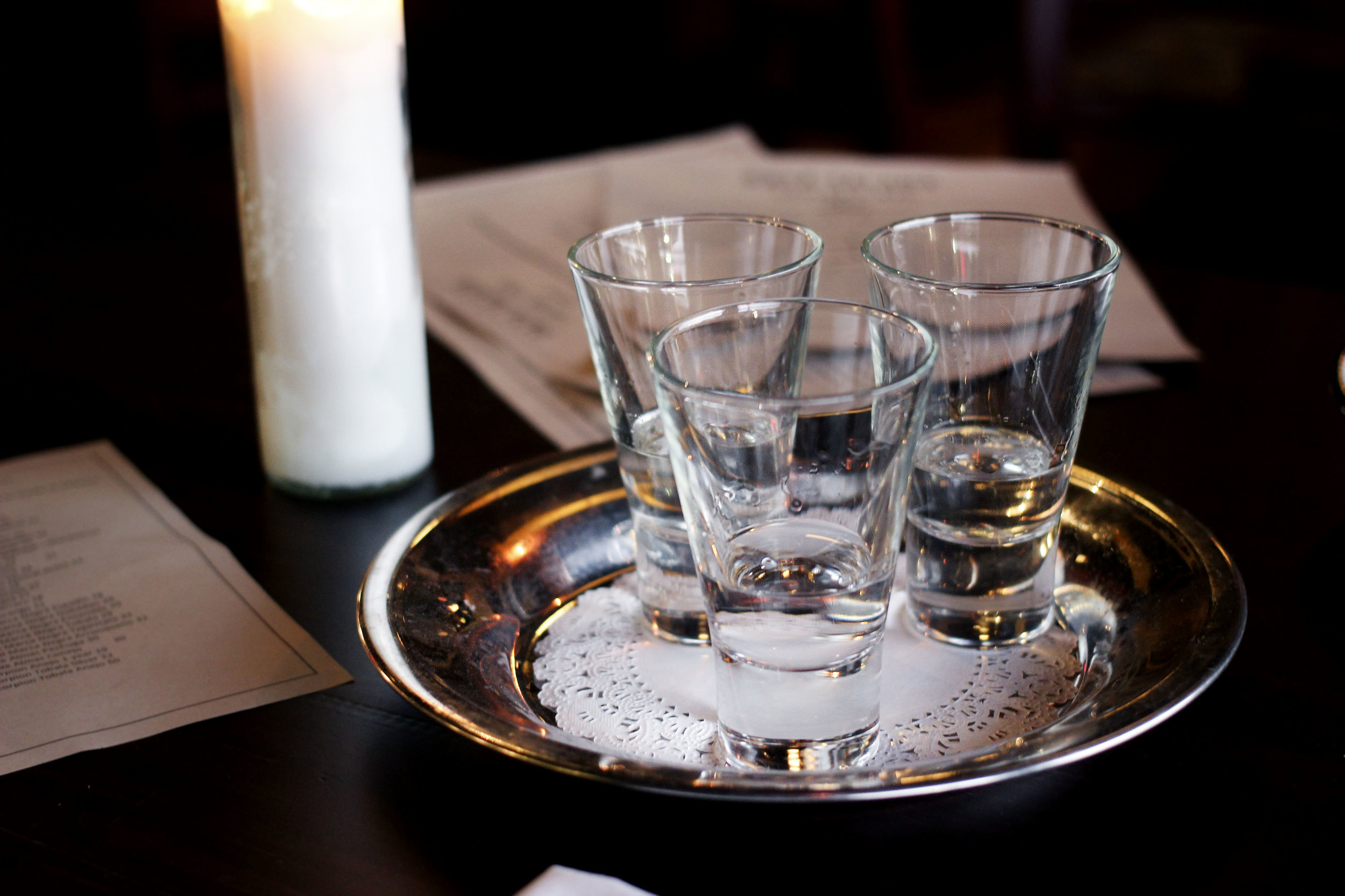 The tequila flight comes with 3 - 1oz pours.