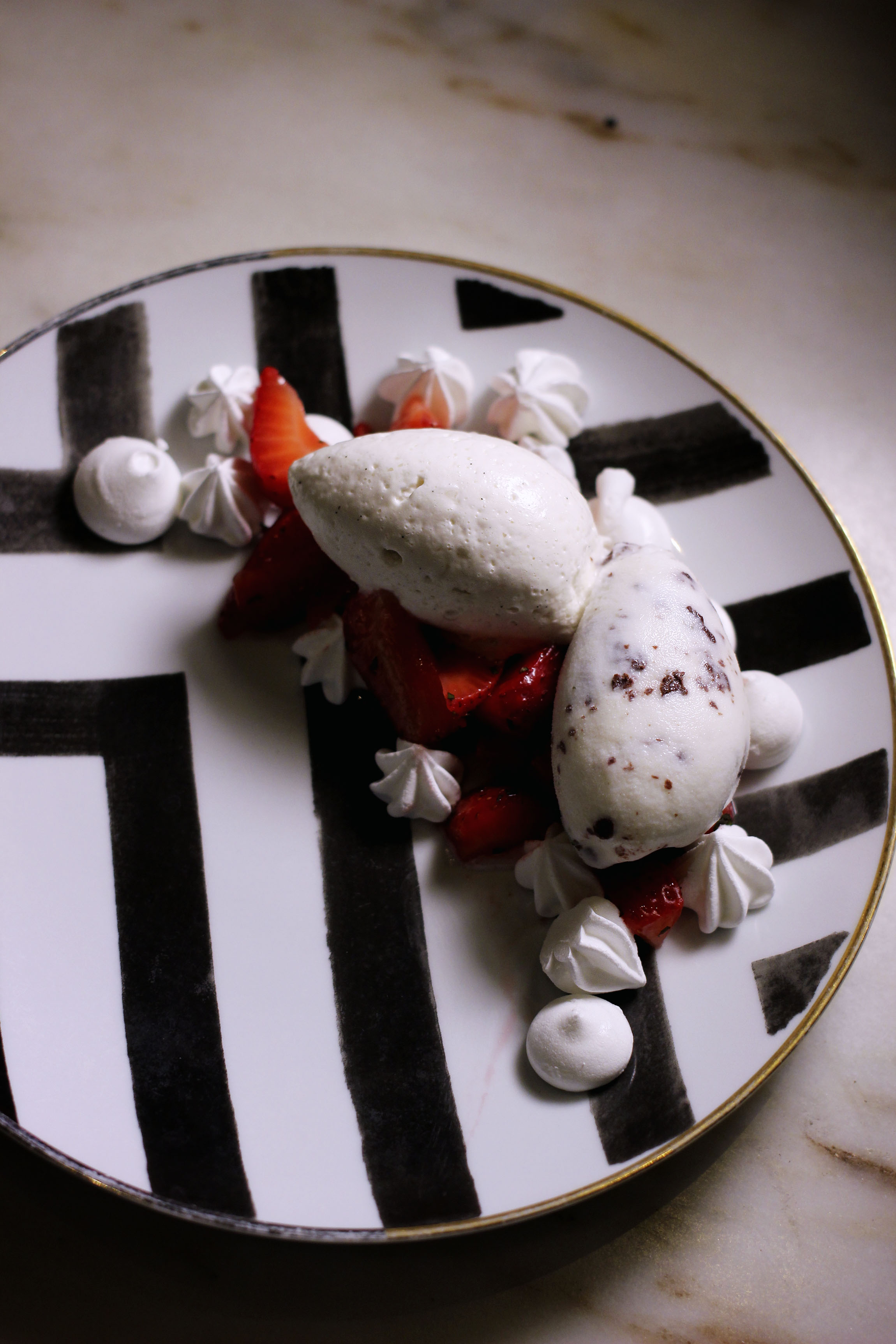 MARKET STRAWBERRY PAVLOVA