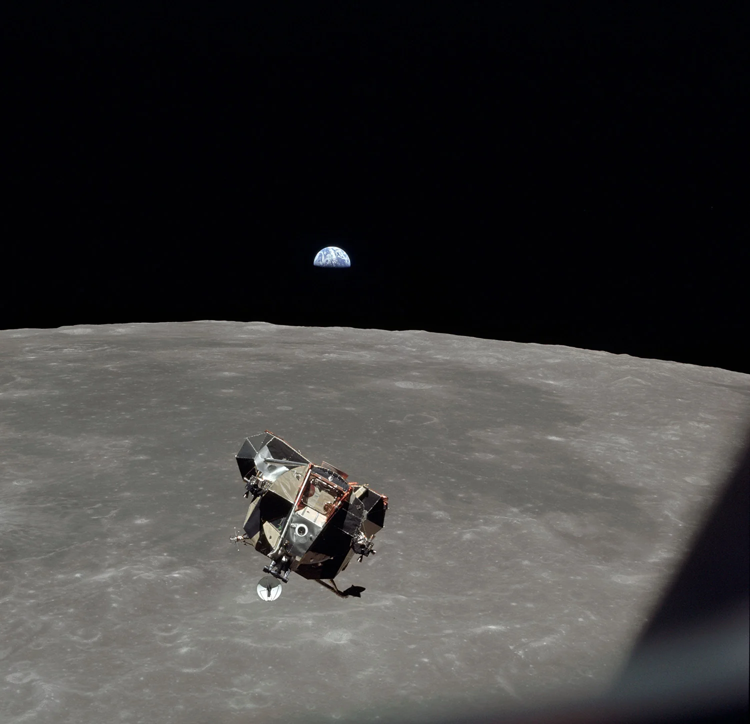 as11-44-6642_lunar-moon.jpg