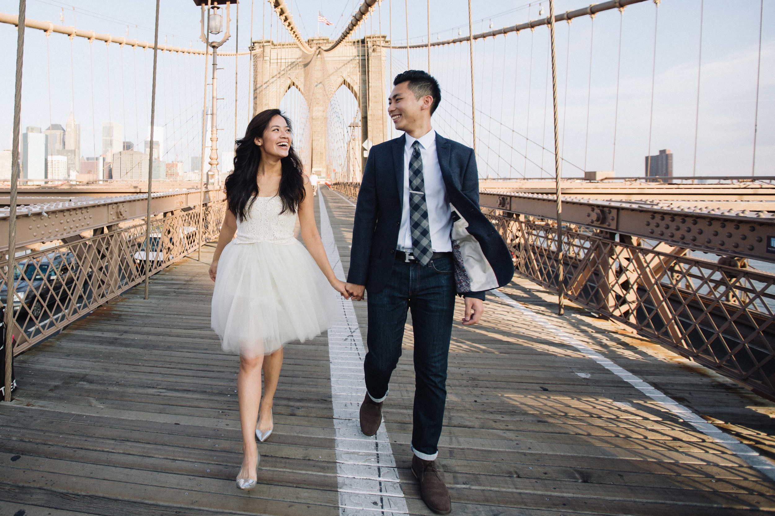 candid natural nyc Brooklyn bridge couple wedding photographer